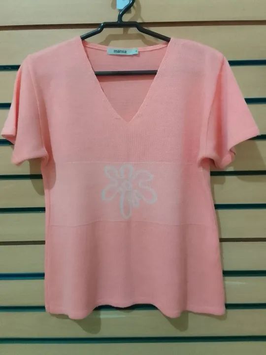 Camisa de tricô rosa com flor branca - Foto 5