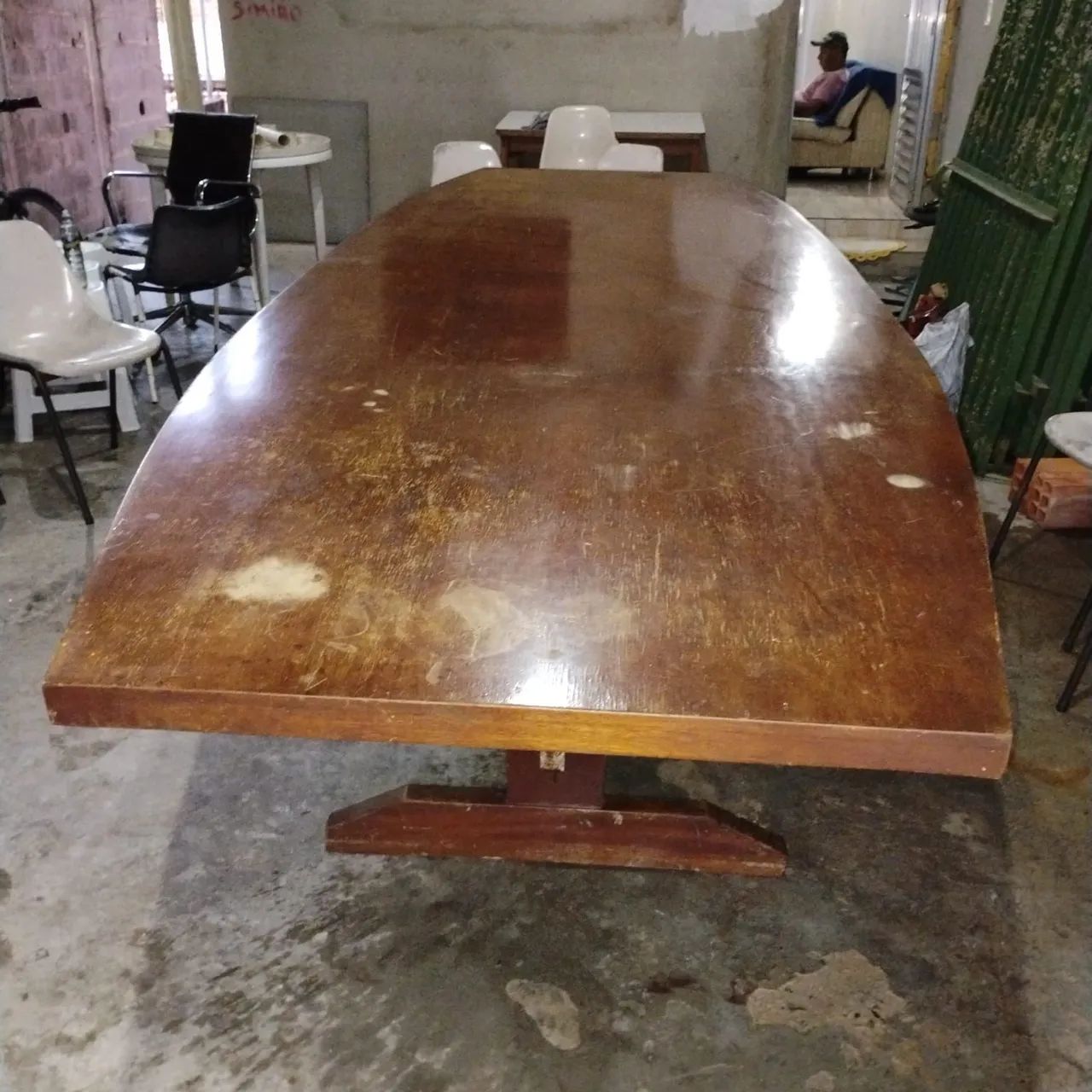 Mesa de madeira grande de mogno segurança residencial