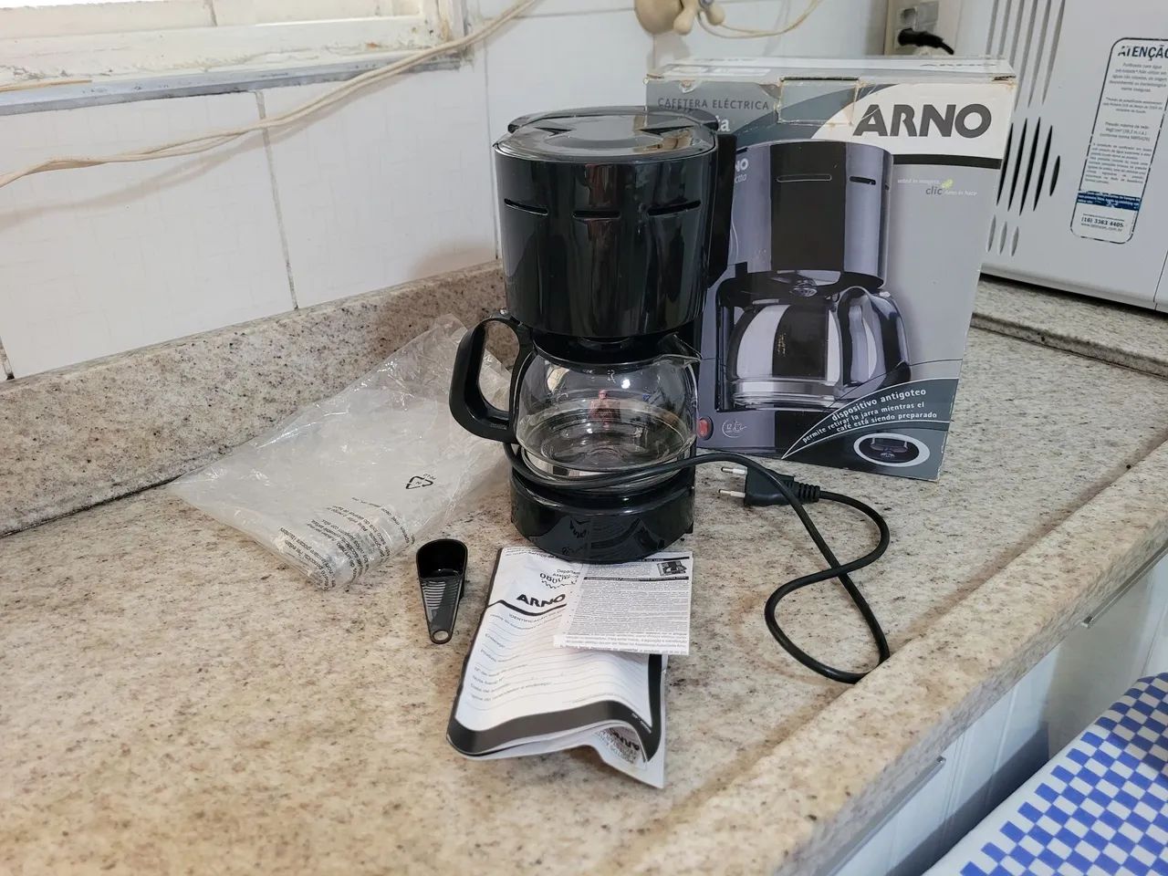 Cafeteira Arno, na caixa