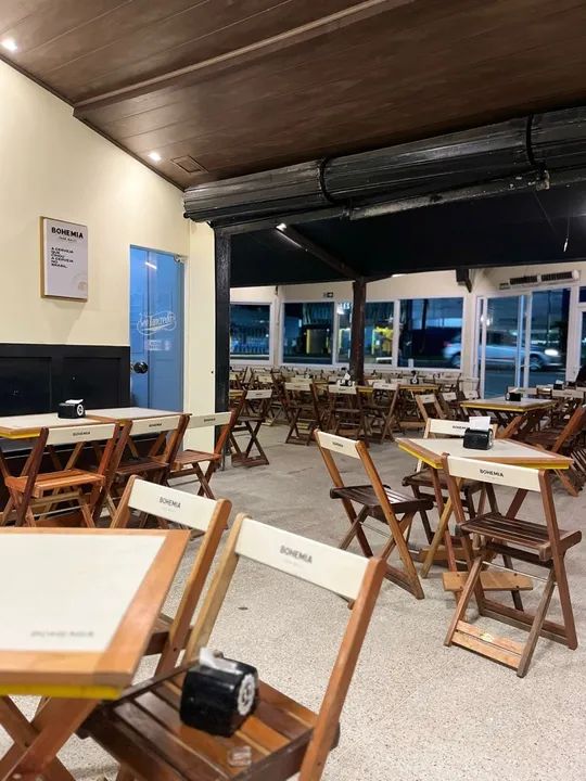 BAR EM PLENO FUNCIONAMENTO 