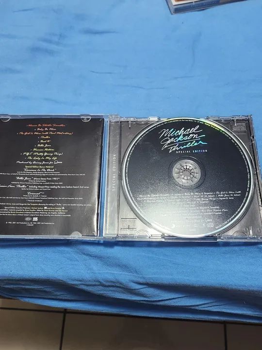 CD Michael Jackson - Thriller - Edição Especial - Foto 2