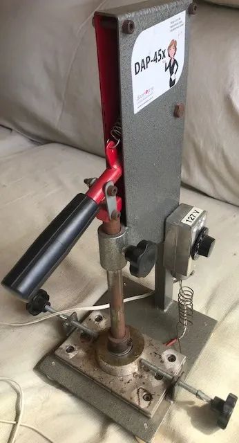 Mesa de corte e vinco, facas de corte e prensa - Foto 2