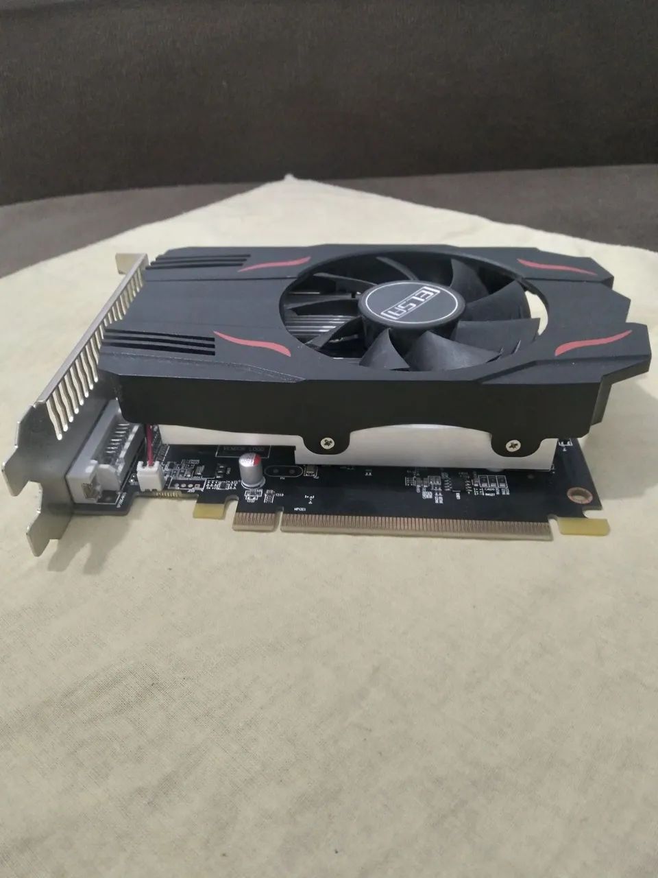 Placa de vídeo RX550 4GB  PCI E semi nova toda ok funcionando perfeitamente  - Foto 4