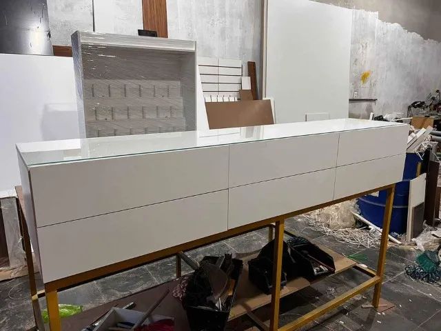 Bancada 6 gavetas branco com tampo de vidro - Foto 2