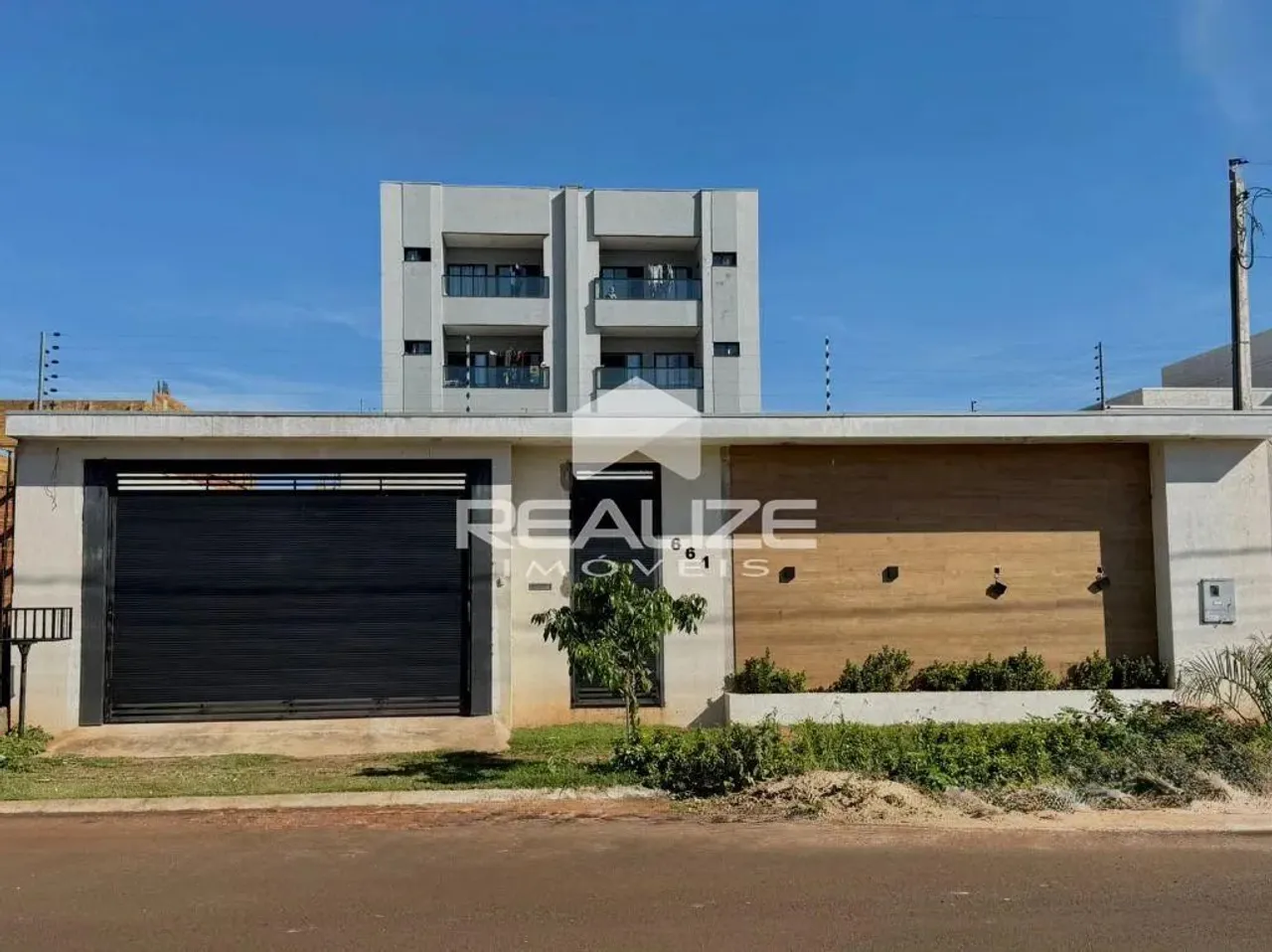 Casa à venda no Jardim Ipê IV com 2 quartos e amplo terreno
