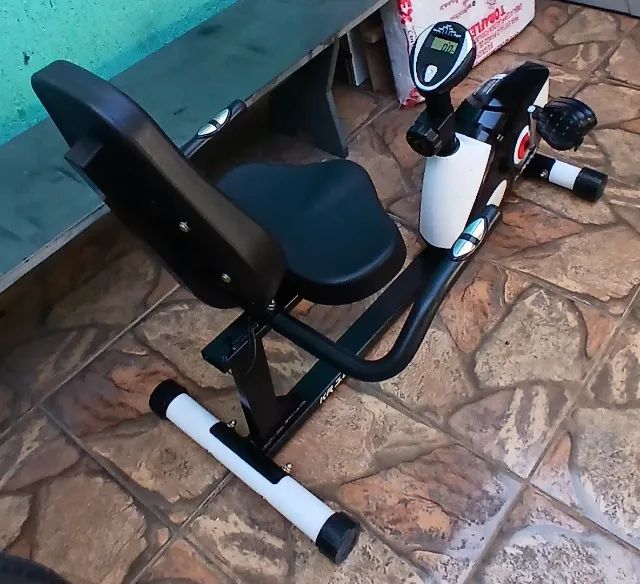 Ate 10x sem Juros - Bicicleta Ergométrica Magnética Horizontal Kikos KR 3.8 - Novissima   - Foto 5