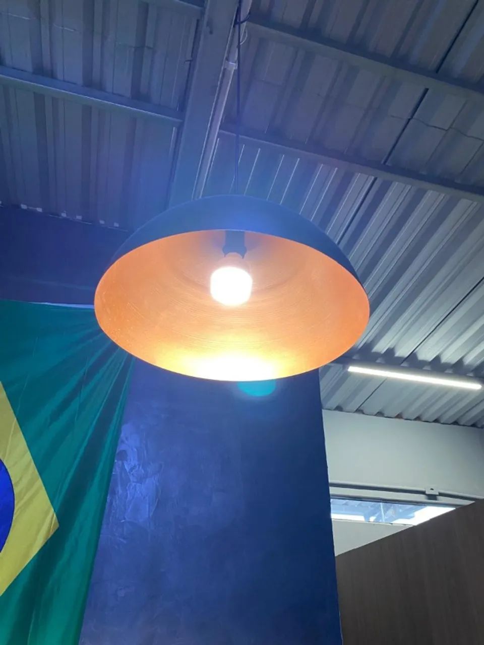 Luminária Industrial Cor Preta - EXCELENTE ESTADO - Foto 3