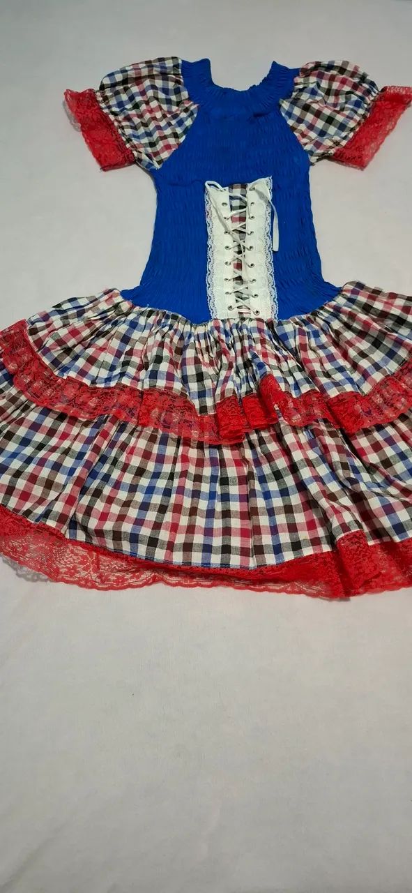 Vestido xadrez com detalhes em renda 
