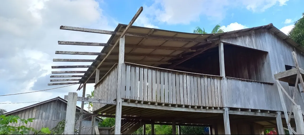 Casa de 2 Andares com Terreno Amplo<br>