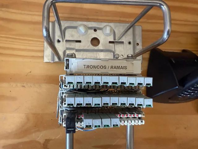 Kit Central Telefônica Intelbras Impacta 68 02 linhas 28 ramais + 1 VOIP + 4 Aparelhos  - Foto 2