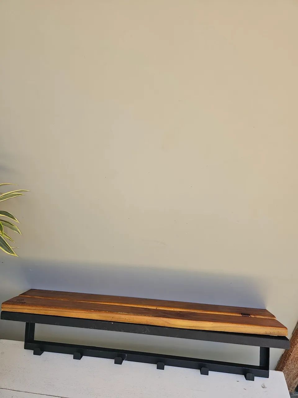 Cabideiro de Parede Strassis Design - Aço e Madeira Maciça