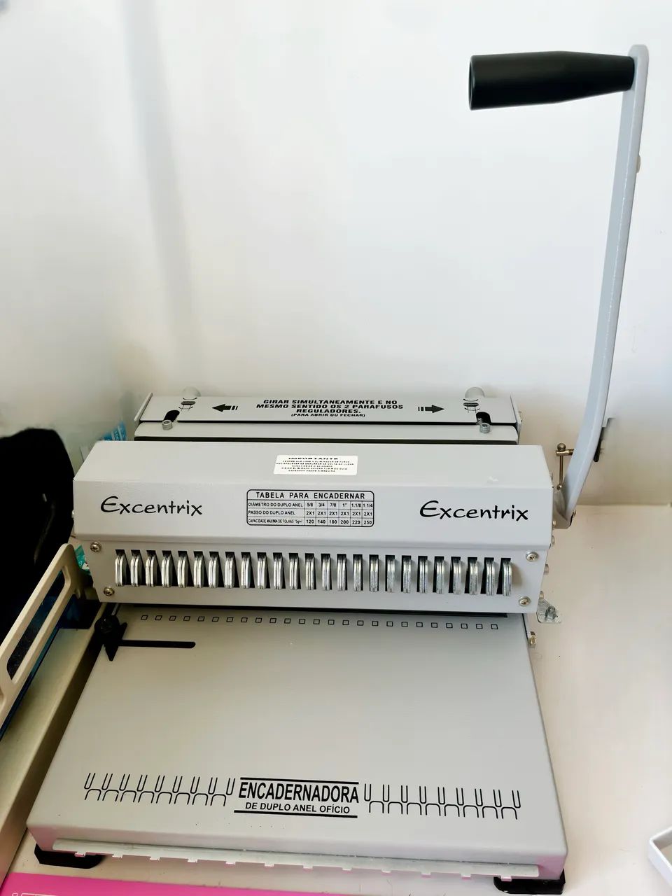 Encadernadora Excentrix de Duplo Anel Ofício - Nova, nunca usada!64290663764225120