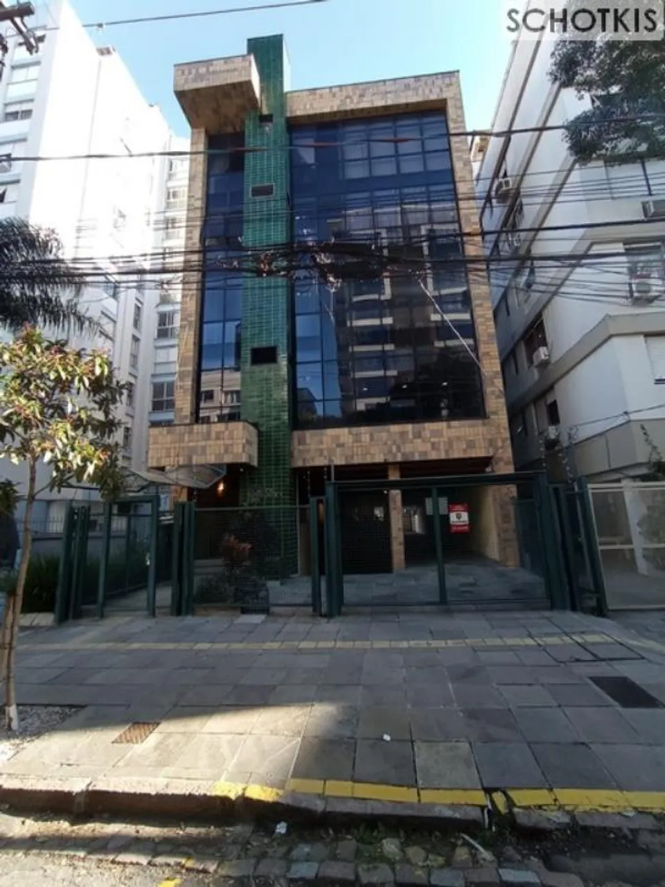 IMOBILIÁRIA SCHOTKIS VENDE SALA COMERCIAL NA VIEIRA DE CASTRO, ALUGADA, 1º ANDAR, LATERAL,