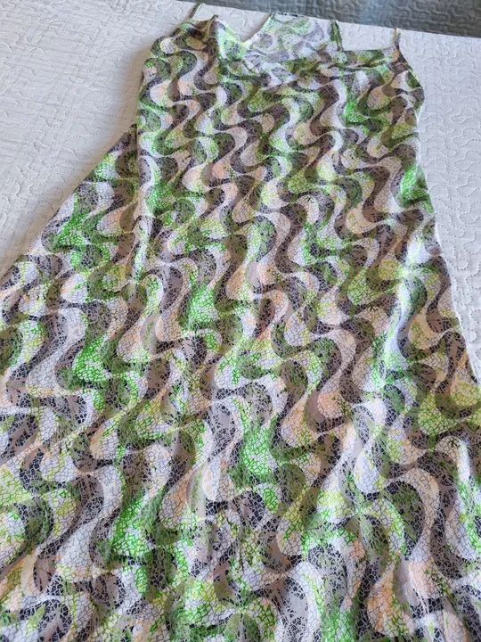 Vestido estampado verde e branco - Foto 2