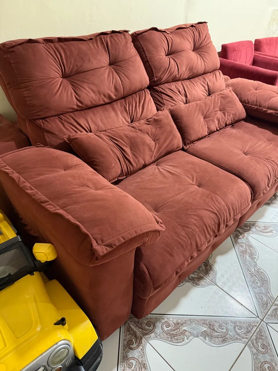 Three-seat sofa64385922338689122