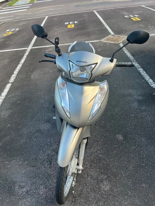 Honda Biz 125 - 2023 - Prata - Semi Nova