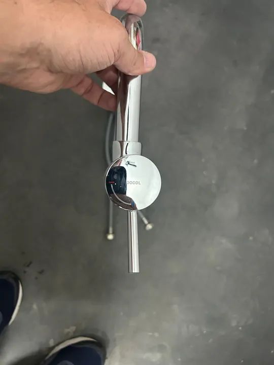 Torneira de Cozinha em Aço Inox - Nova - Foto 2