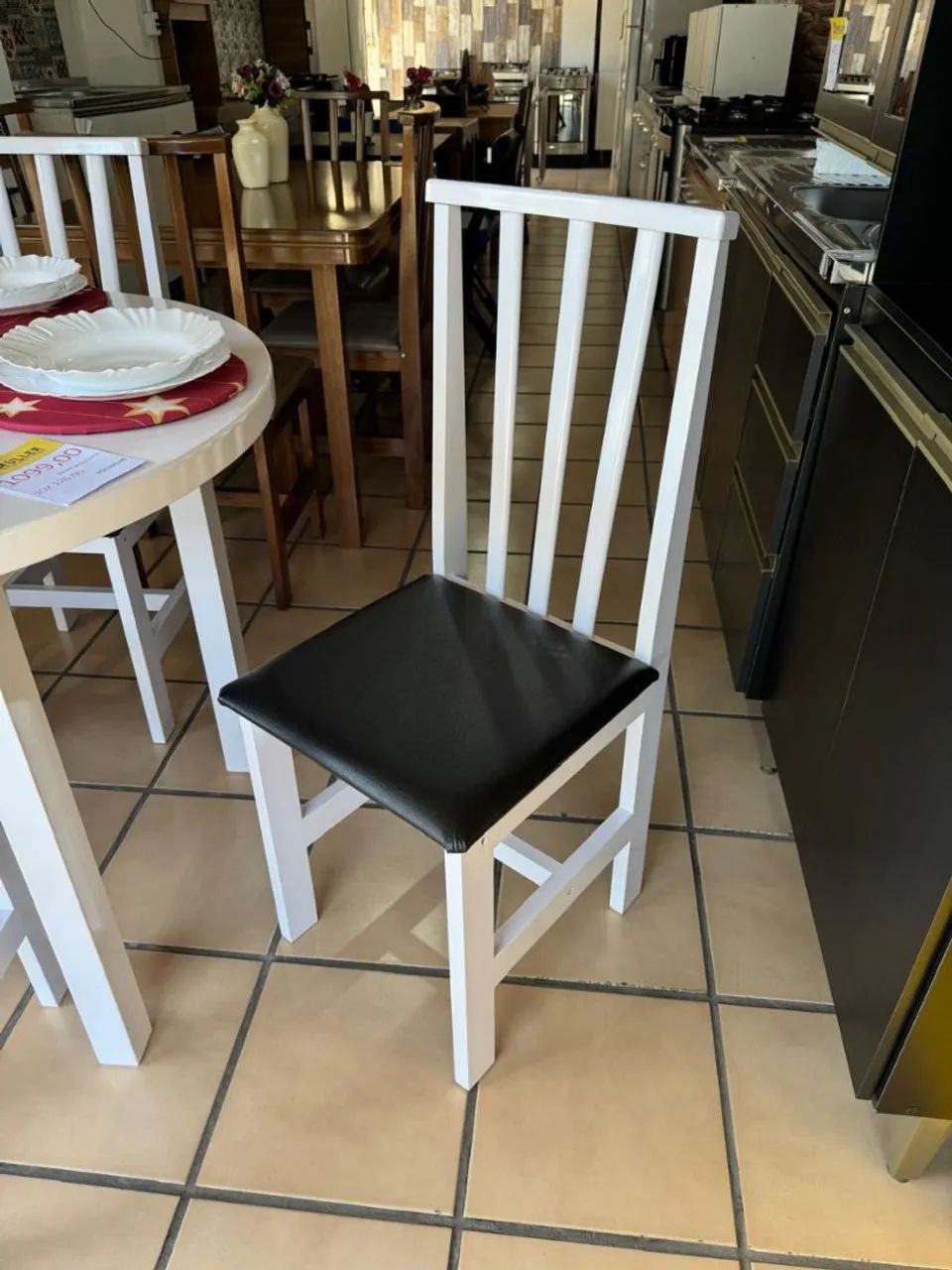 Mesa redonda com 4 cadeiras - Foto 4