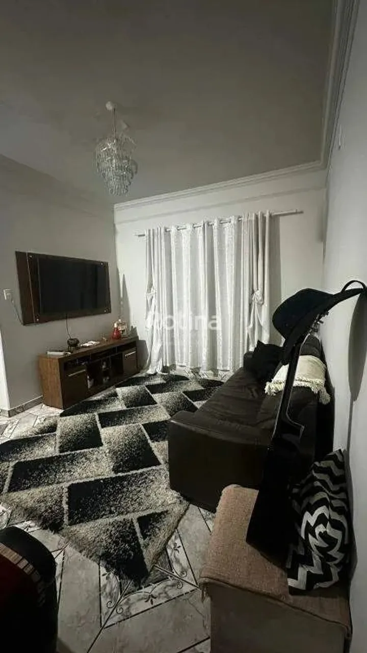 Casa para alugar, 3 quartos, Santa Rosa - Uberlândia/MG - Rotina Imobiliária