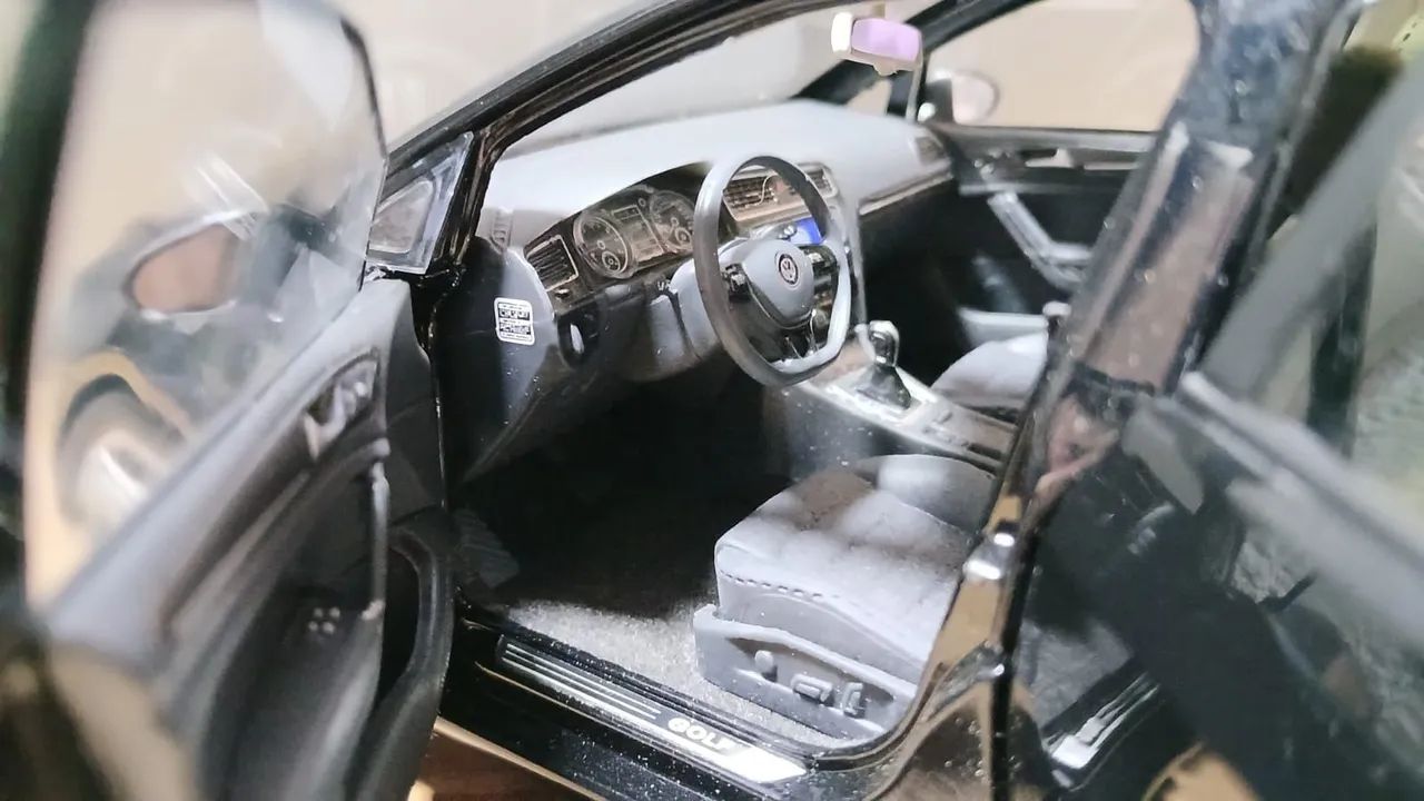 Miniatura Volkswagen Golf MK7 1/18 - Foto 5