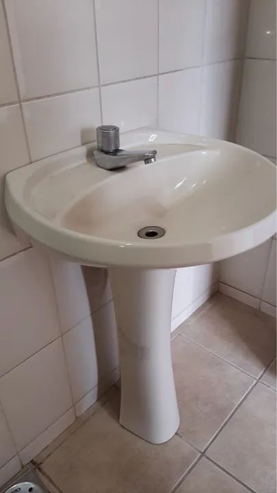 Vaso sanitário e pia bege em ótimo estado - Foto 3