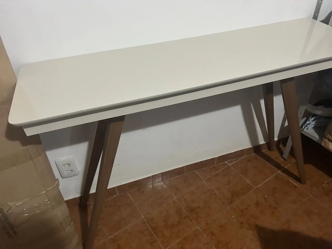 Mesa(aparador) de centro branca com pés de madeira - Foto 3