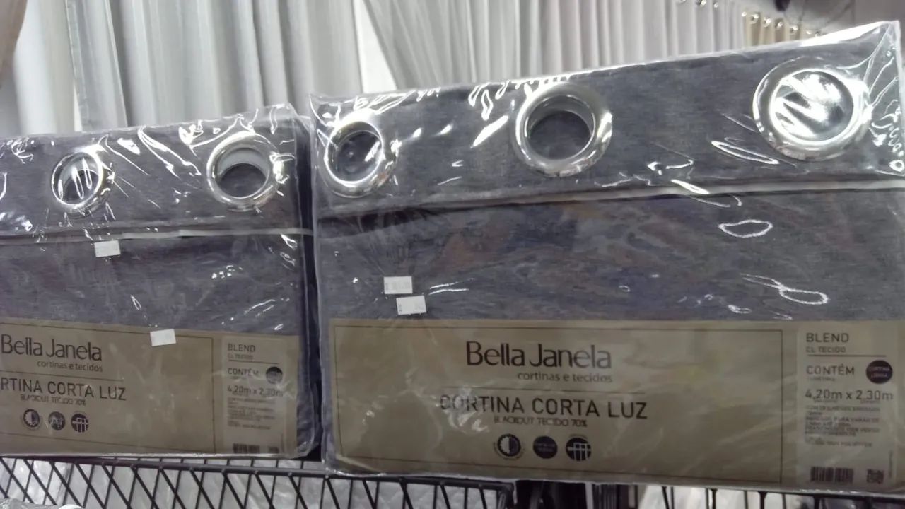 Duas Cortinas corta luz black out 4,20 x 2,30 - Foto 4