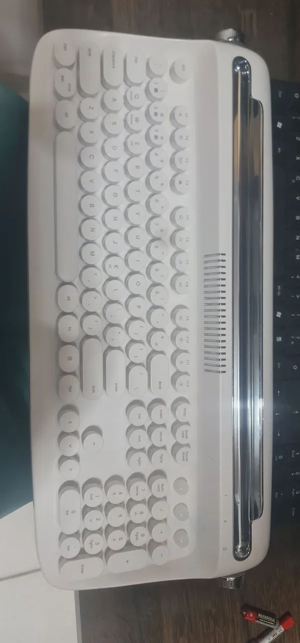 Teclado Retro Vintage para Tablets e Smartphones - Foto 3