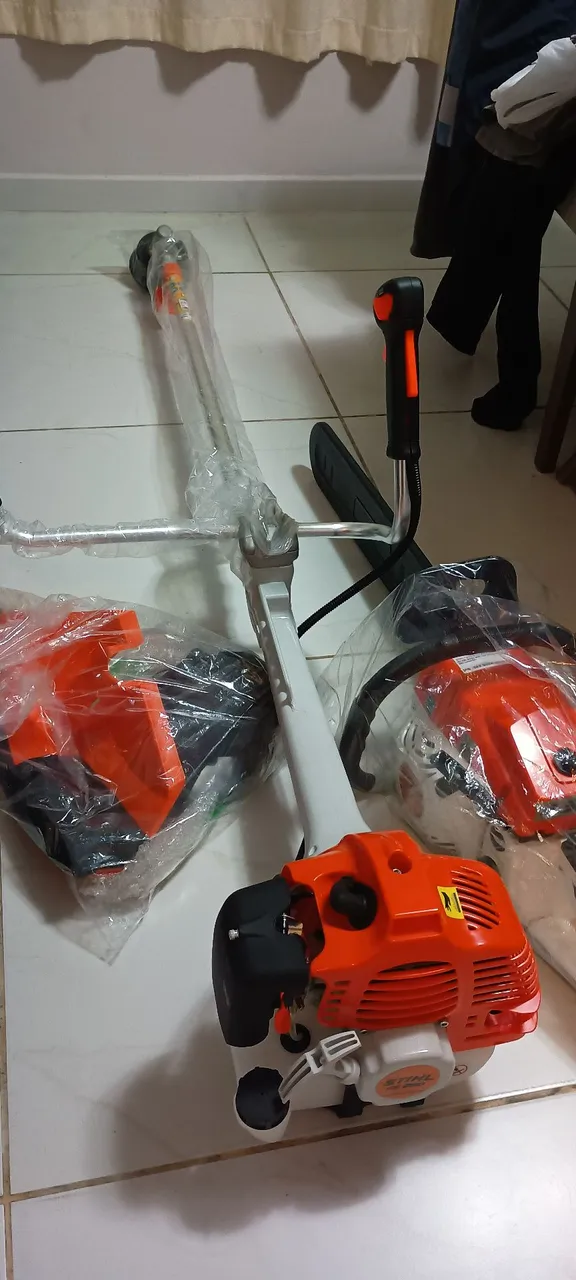 Motoserra e Roçadeira a gasolina Replica, não é Stihl. R$ 1.000 cada