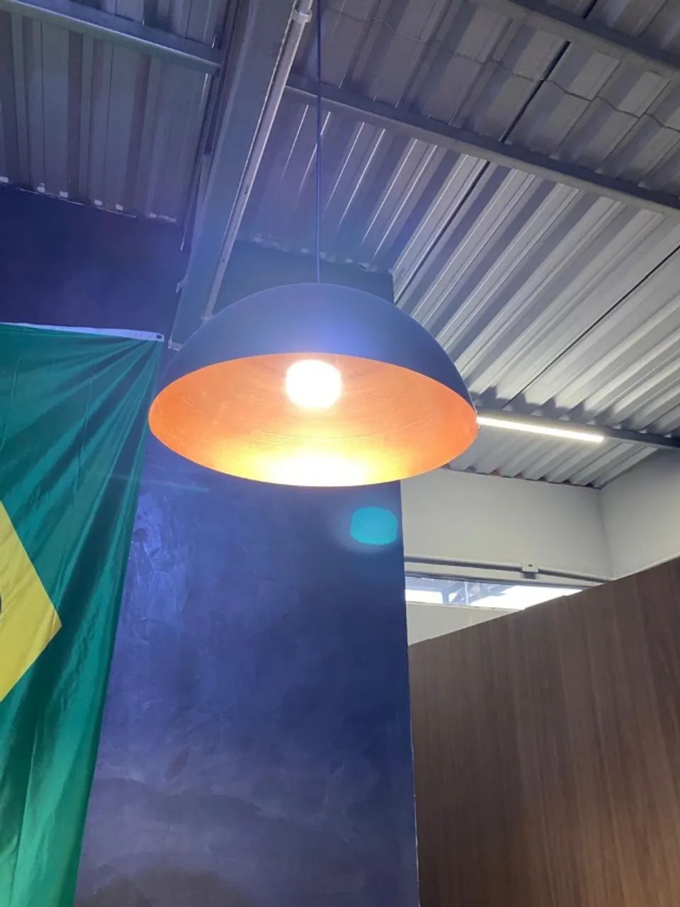 Luminária Industrial Cor Preta - EXCELENTE ESTADO - Foto 4