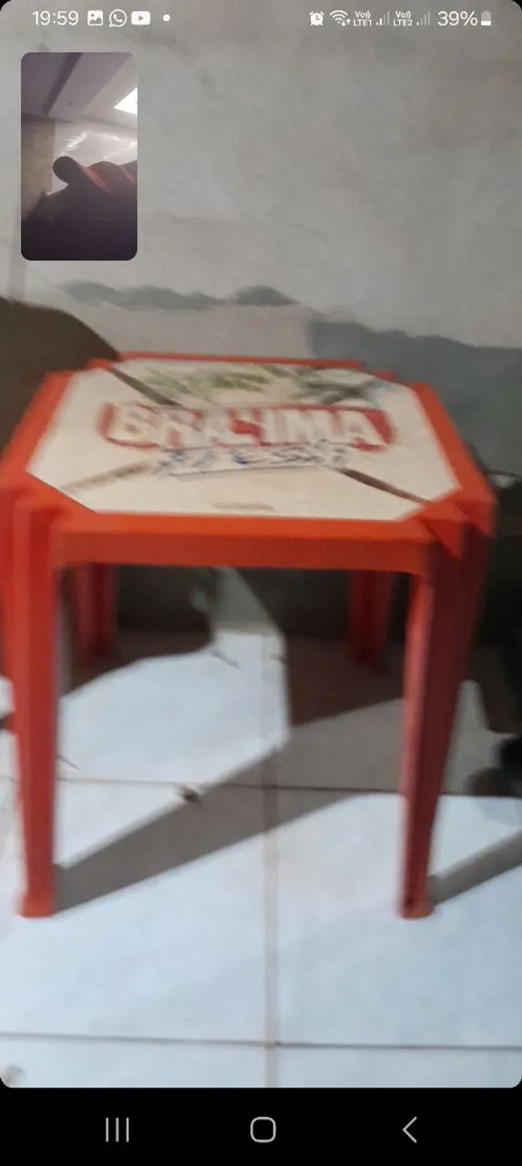 2 mesas e 6 cadeiras
