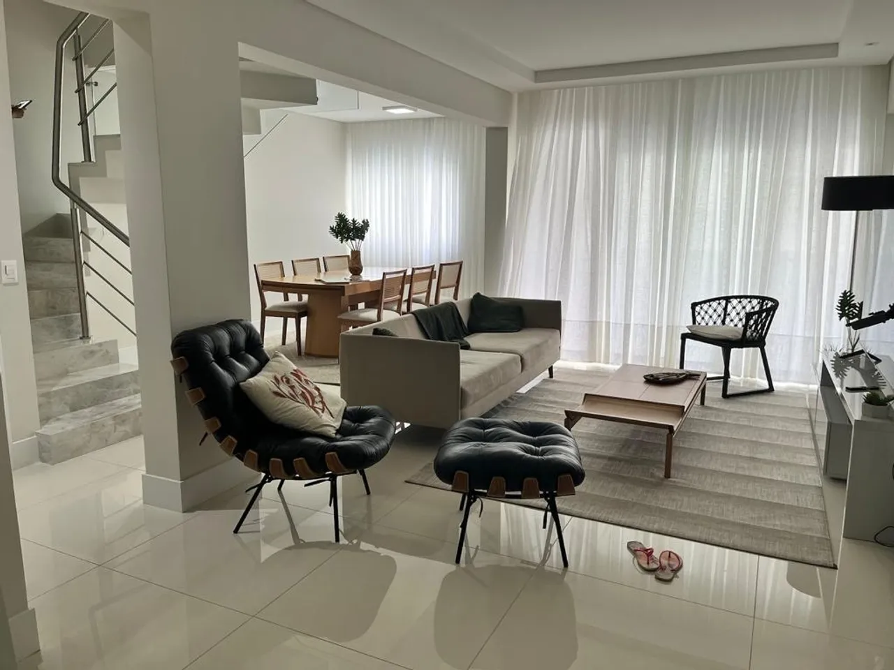 Apartamento para aluguel com 170 metros quadrados com 4 quartos..