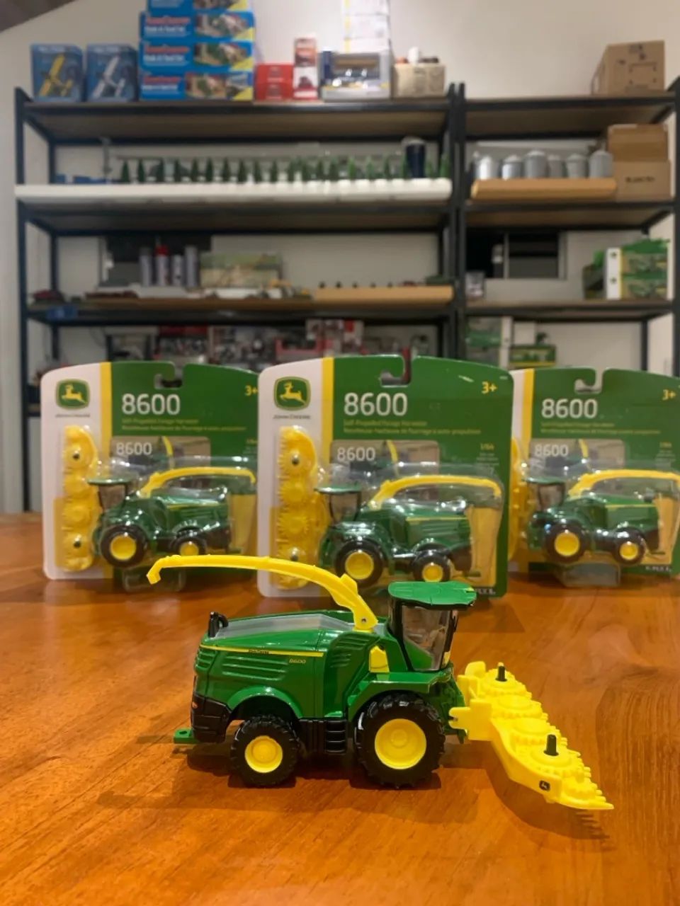 Miniatura forrageira John Deere 8600 1/64  - Foto 4