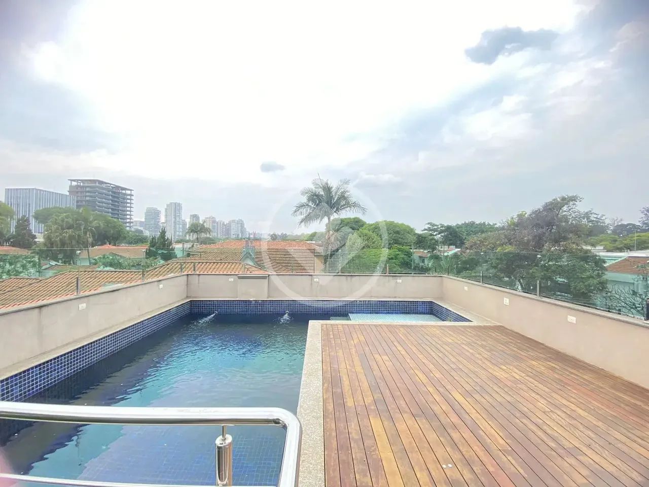 Casa toda REFORMADA com 4 suites - Piscina e Area Gourmet no ROOFTOP - a poucos passos do  - Foto 3