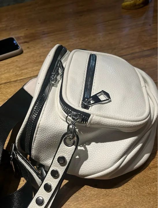 Bolsa / Pochete feminina espaçosa versátil - Foto 3