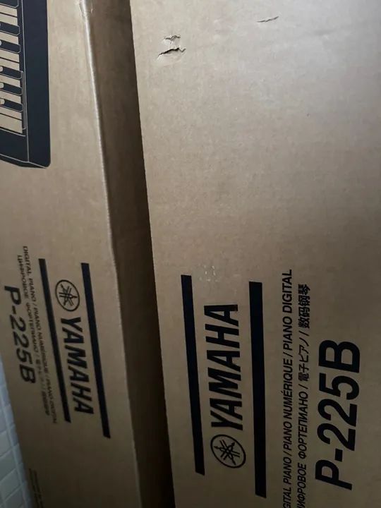 Teclado Yamaha P-225B - Novo