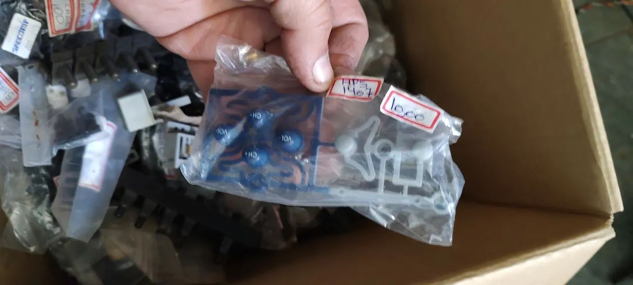 Lote teclado plástico tv de tubo diversas marcas  - Foto 3