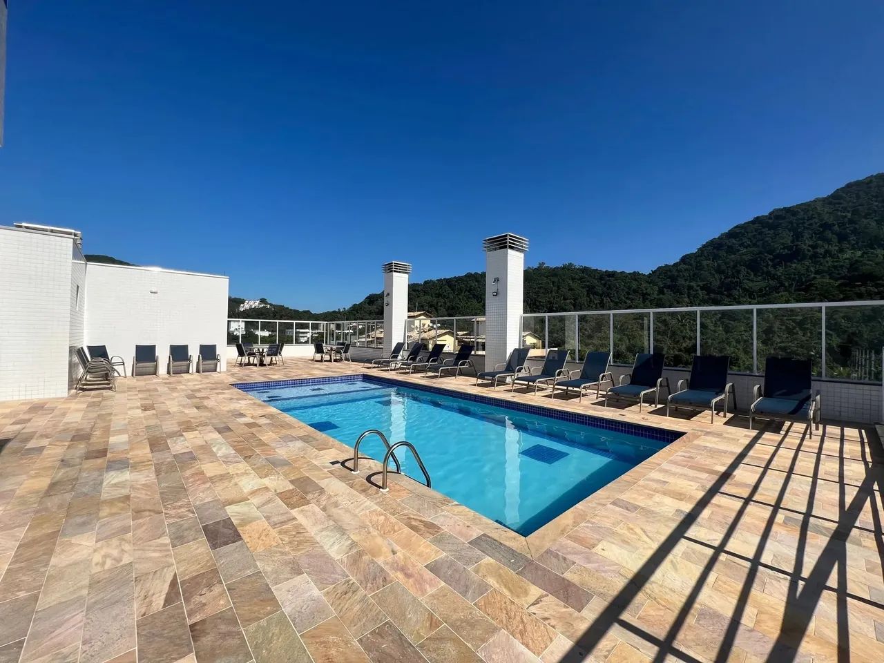 Apartamento novo na Praia das Toninhas, com varanda gourmet, piscina e sauna - Ubatuba - S