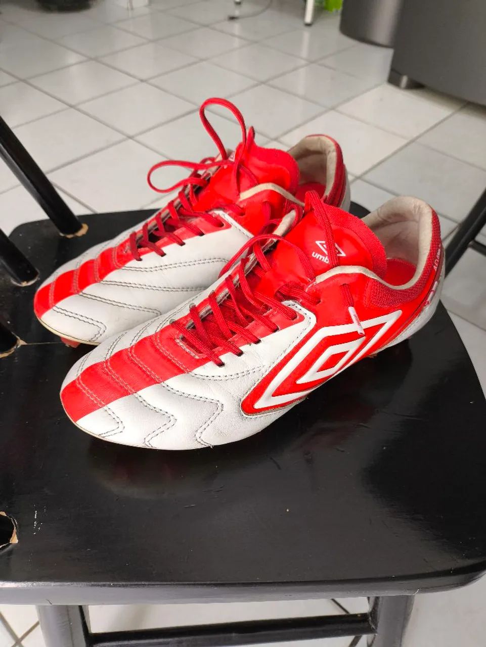 Chuteiras de Futebol Umbro - Tamanho 40 - Foto 2