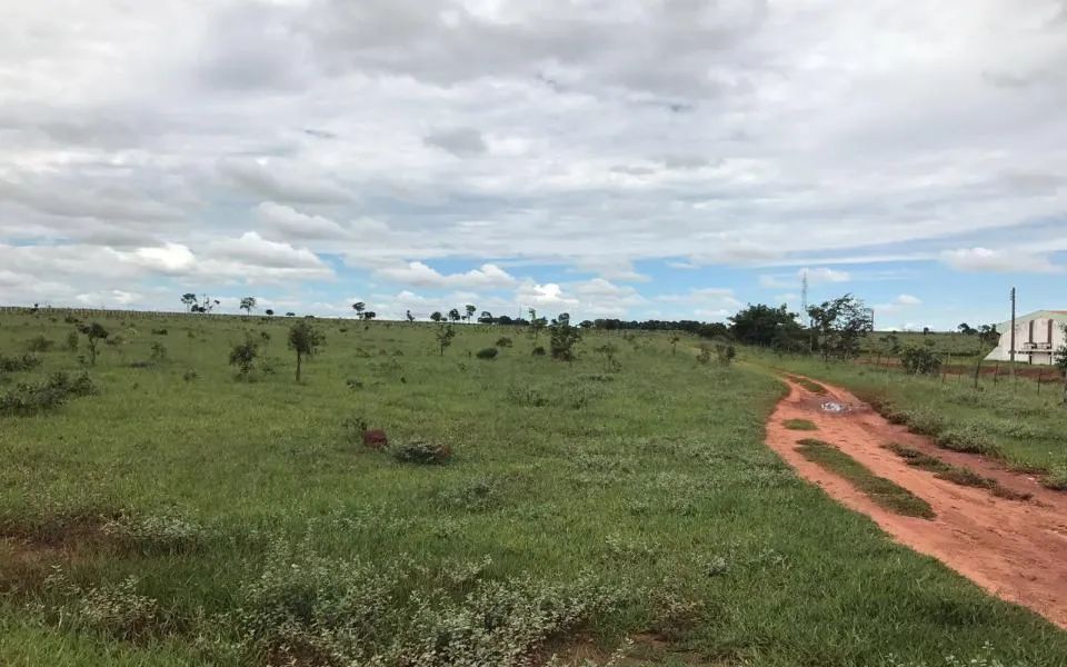 Área plana dentro da cidade - Foto 2