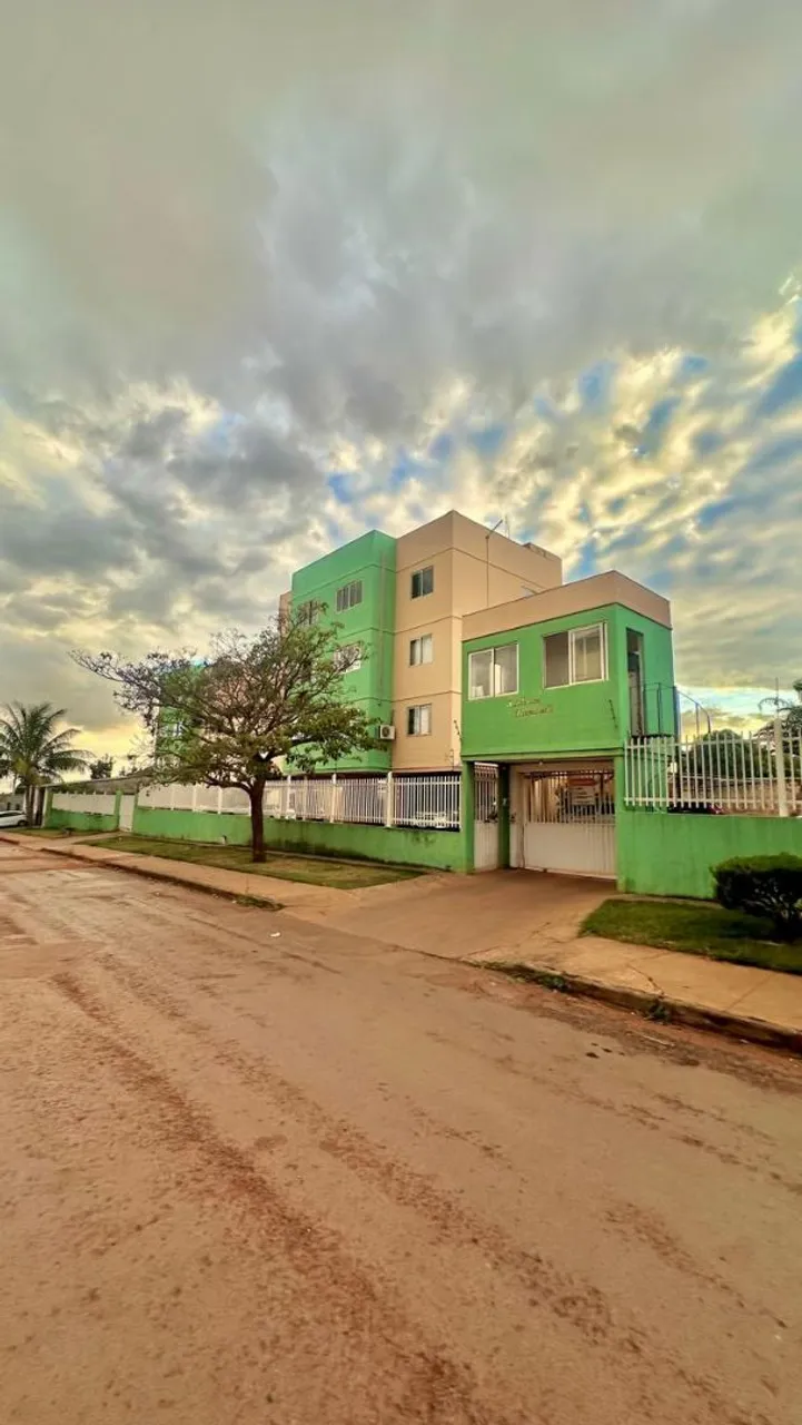 Apartamento a 100 metros da BR 040 em Valparaíso. Aceita carro até 60 mil no negócio.