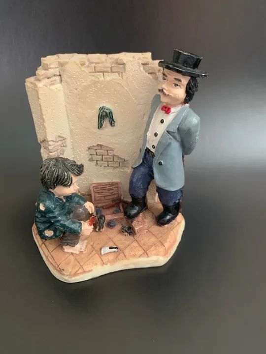 O engraxate em resina com ricos detalhes   - Foto 6