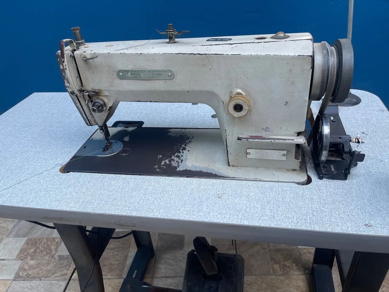 Máquina Reta Industrial de costura 