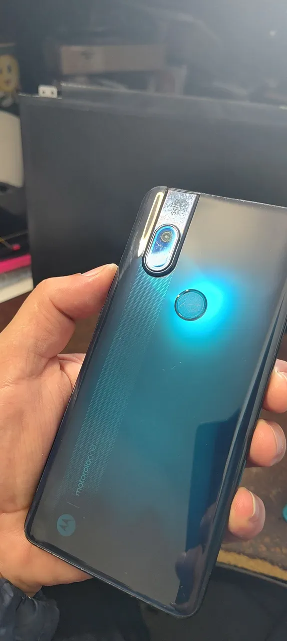 Moto one hyper top