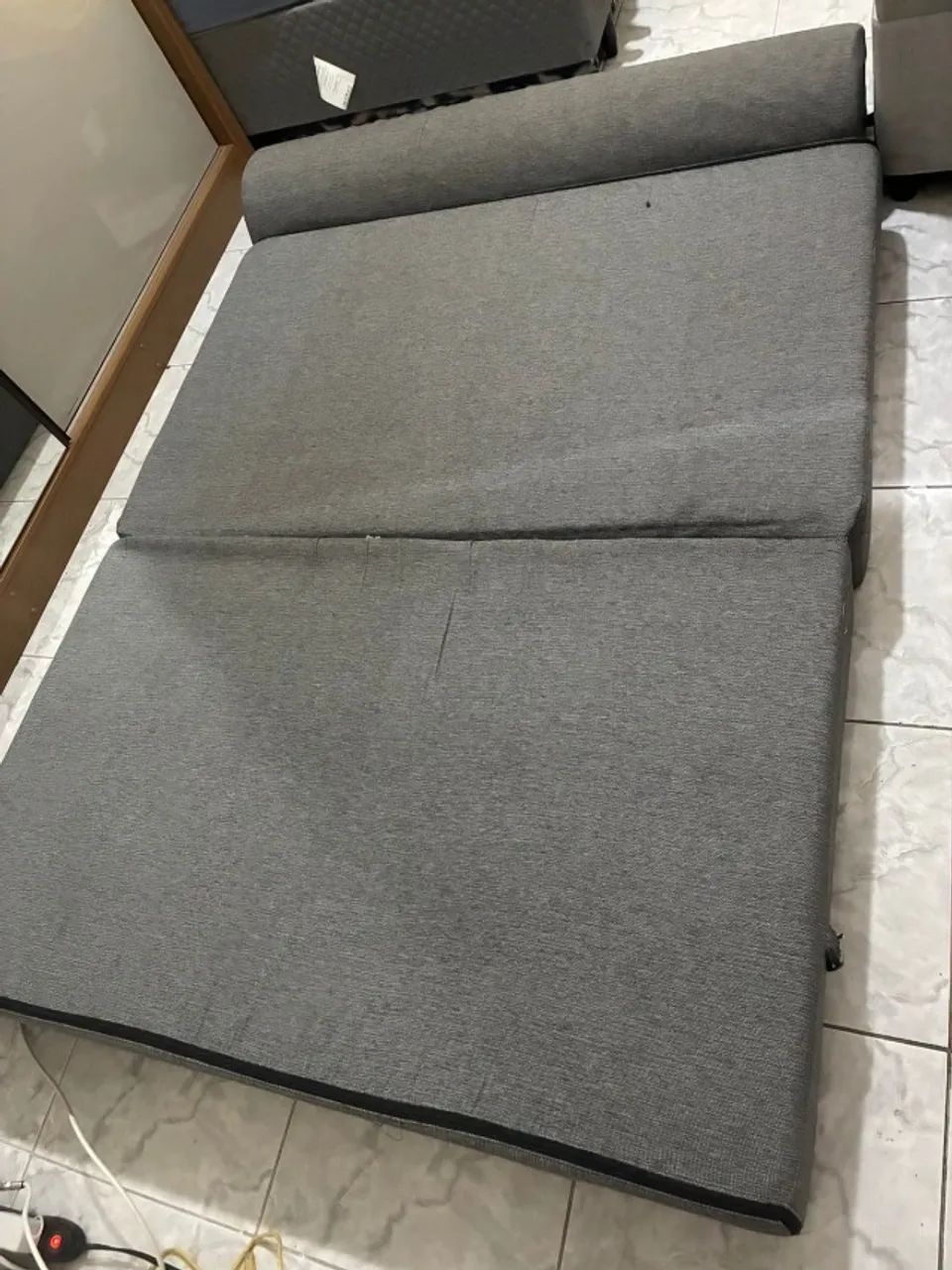 SOFÁ CAMA 2 LUGARES, COPE.   TOK STOK,  com marcas de uso.  - Foto 2