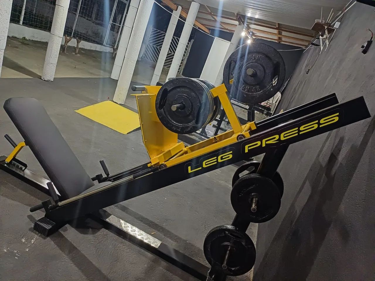 Máquina de Leg Press - Academia - Foto 2