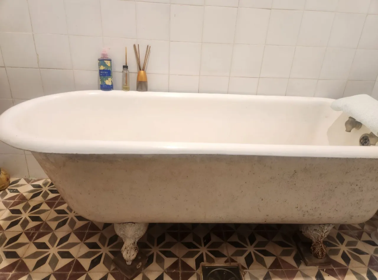 Elegante Banheira de Ferro Antiga