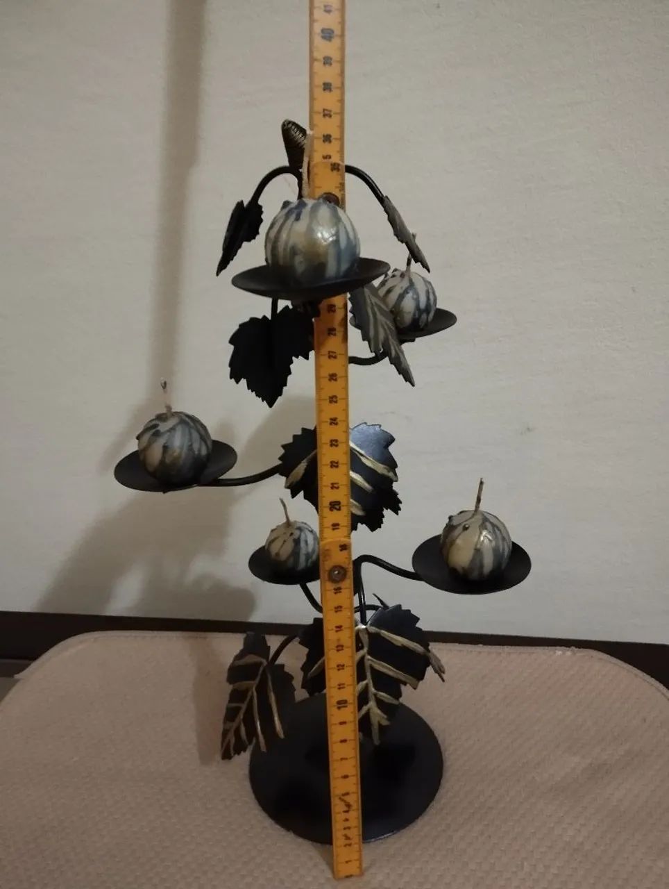 Castiçal de ferro em forma de árvore com cinco velas - Foto 6