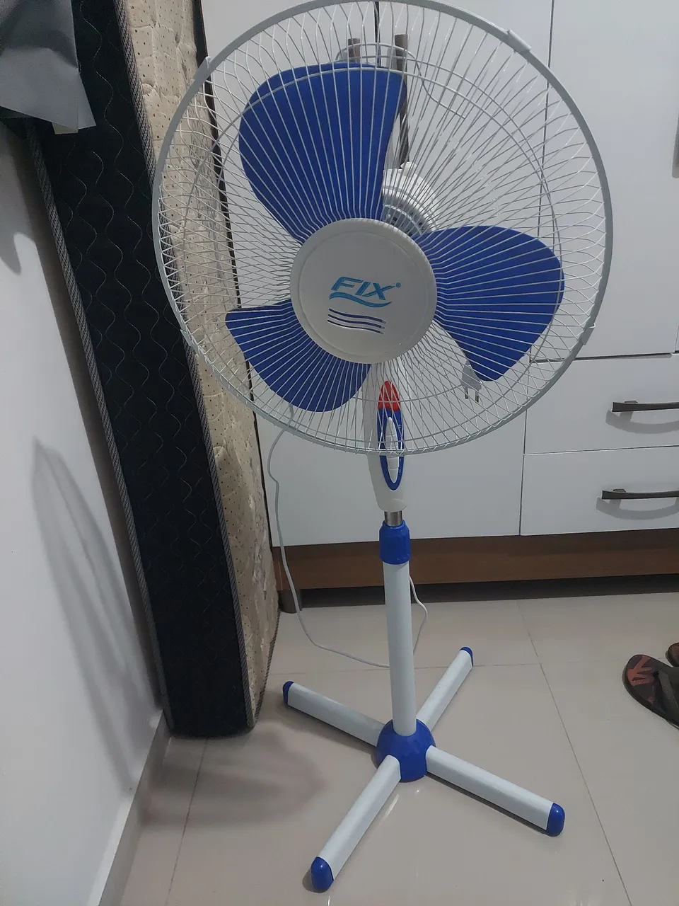 Ventilador de coluna FIX com design moderno e eficiente