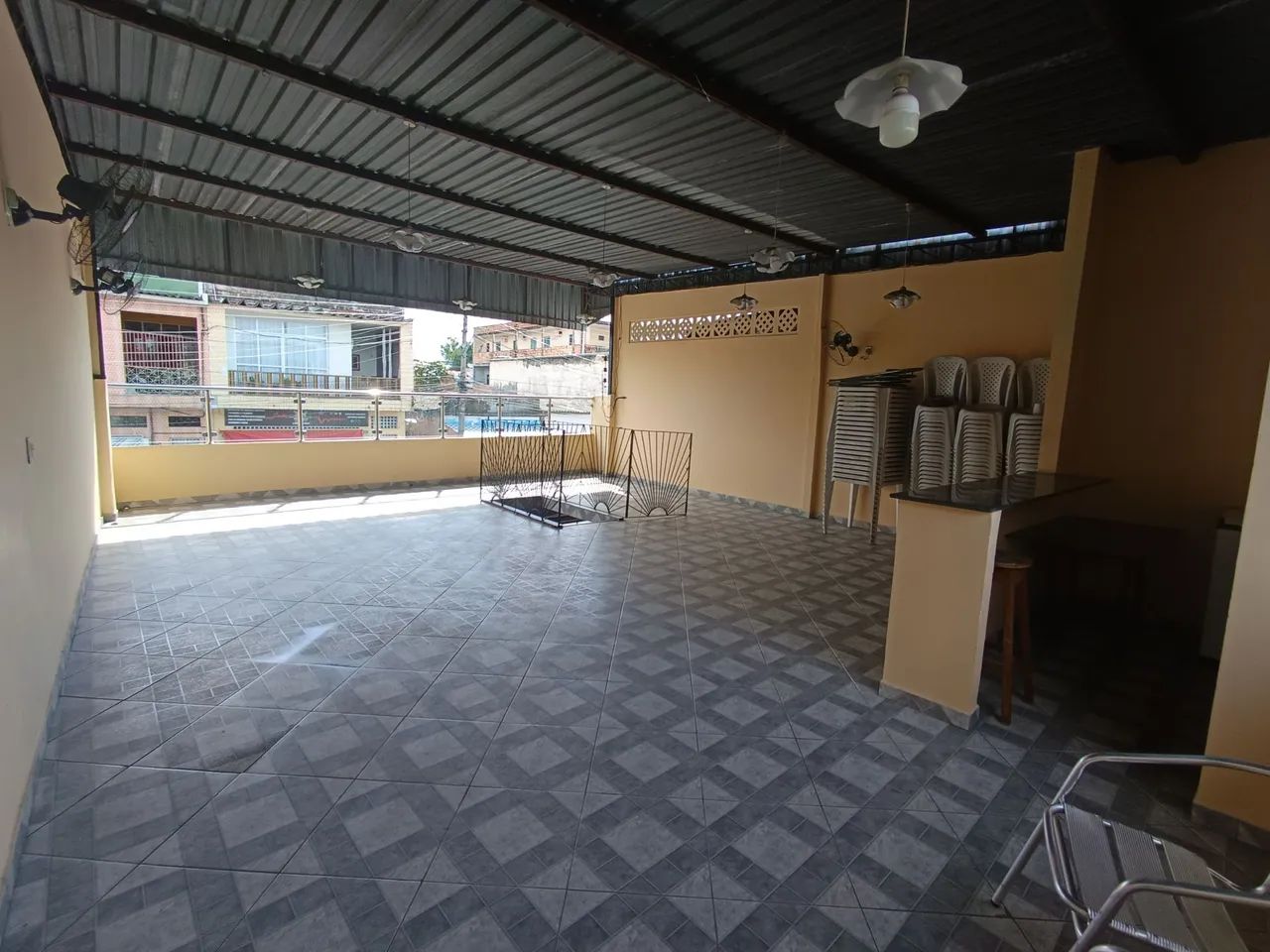 //Casa com Ponto Comercial - quintal e garagem  - Foto 2
